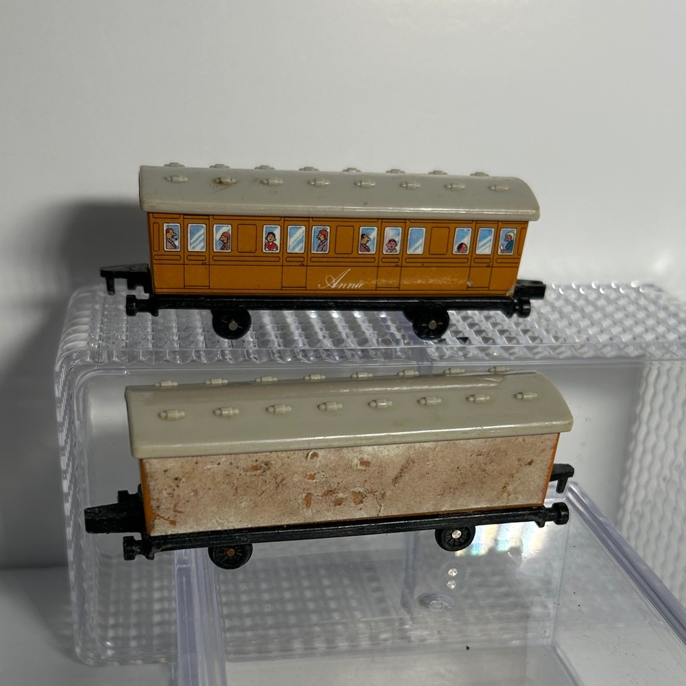 Vintage ERTL Thomas & Friends Railway Coaches Annie & Clarabel